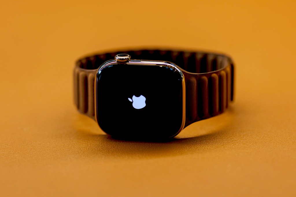 Why Apple Watch Is Losing Executives and Market Momentum